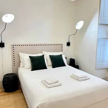 Santa Justa Rooms Lisbon 3*